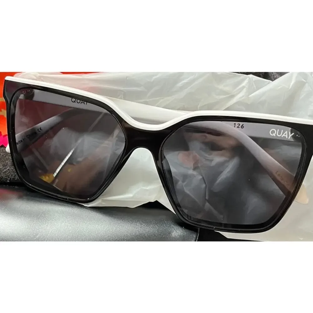 Quay Australia Level Up Oversized Square Sunglasses Black White NIB